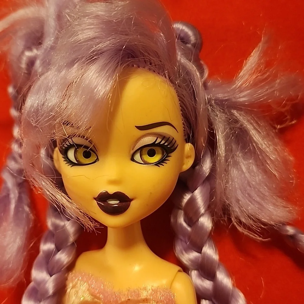 Bratz Bratzillaz Glam Gets Wicked Doll Yasmina Clairvoya - Picture 3 of 4